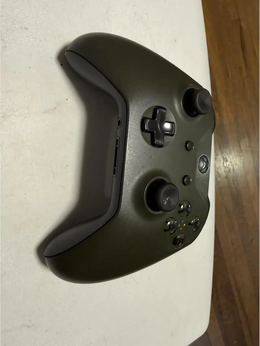 Xbox One Wireless Controller ,Green , Good Condition, Battery Cover Broke ( Read